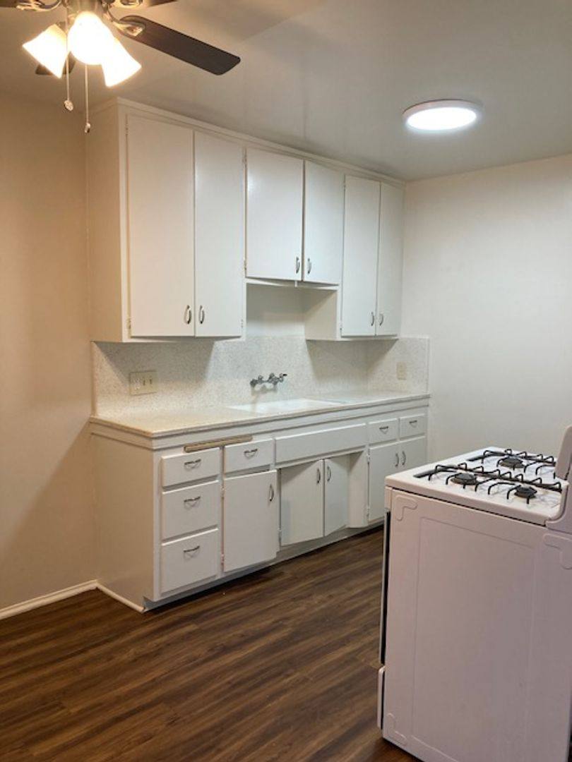 Apartment for rent at 1154 E 3rd St, Long Beach, CA 90802
