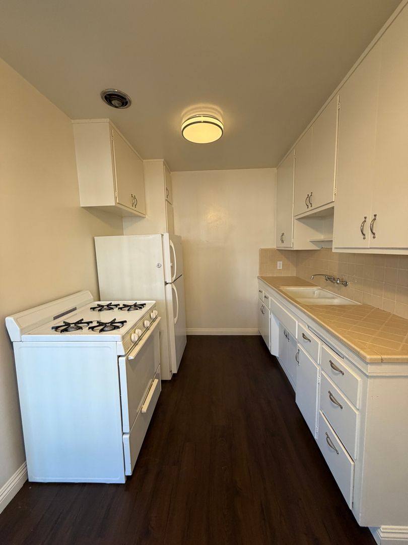 Apartment for rent at 1154 E 3rd St, Long Beach, CA 90802