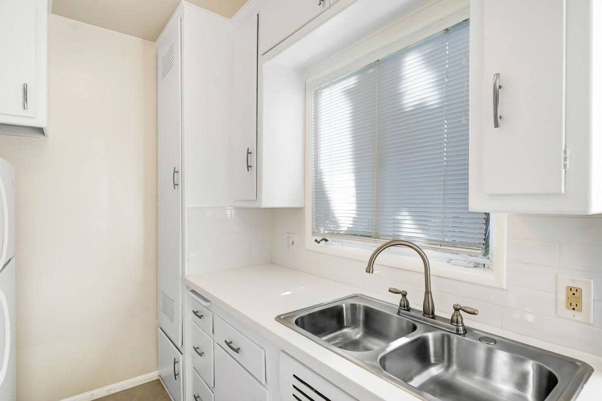 Apartment for rent at 500 California Ave, Santa Monica, CA 90403