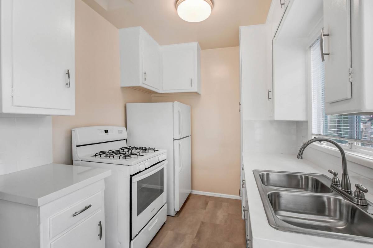 Apartment for rent at 500 California Ave, Santa Monica, CA 90403