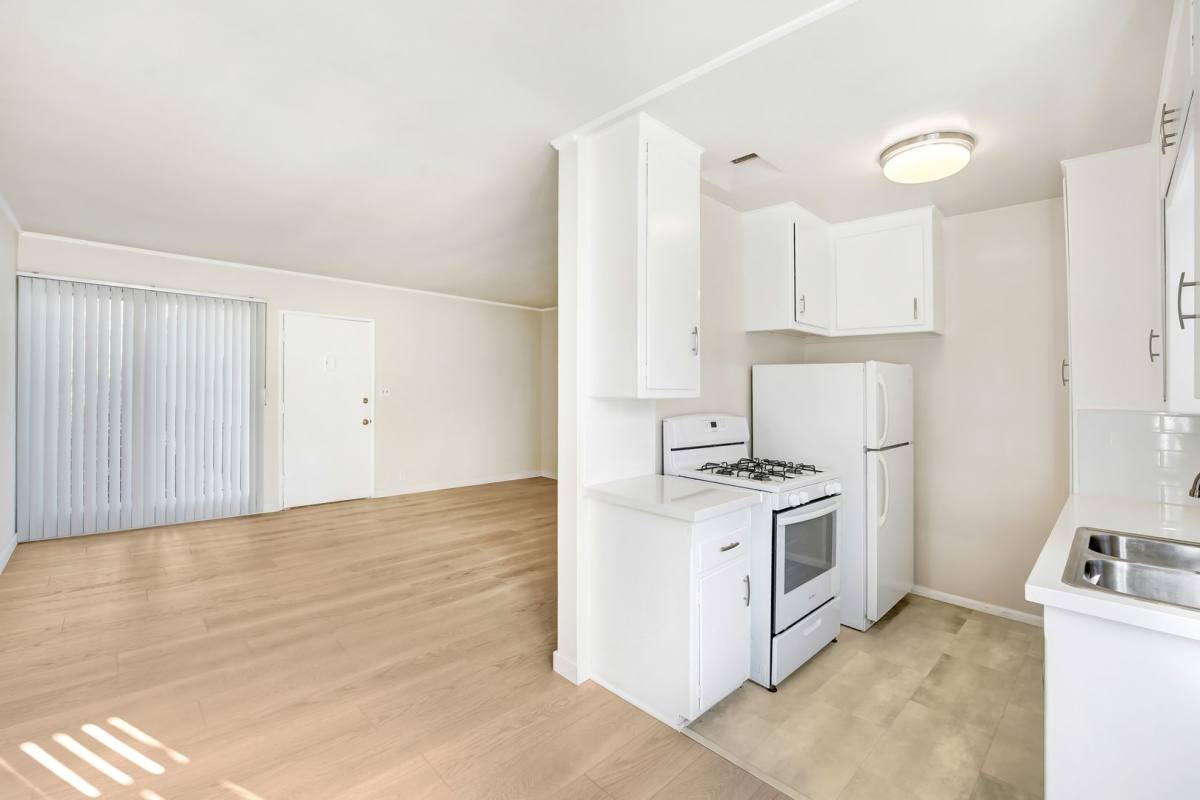 Apartment for rent at 500 California Ave, Santa Monica, CA 90403