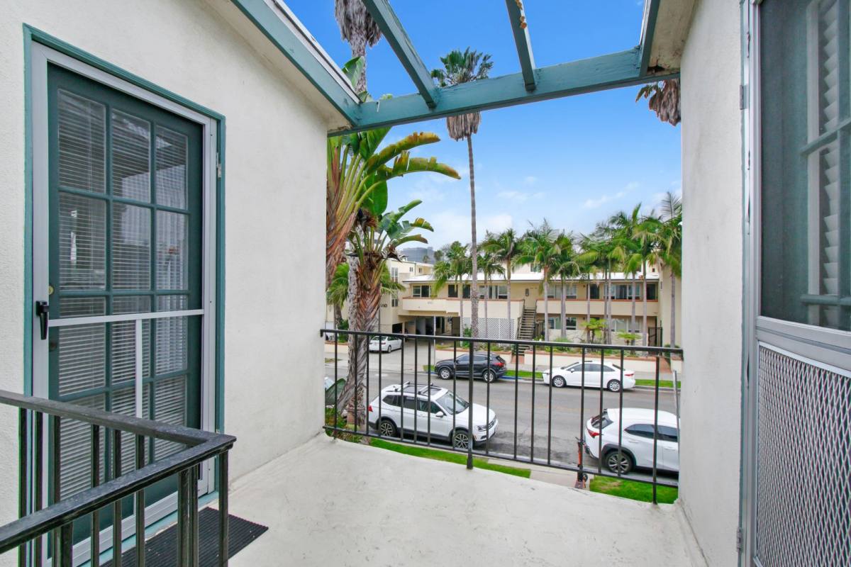 Apartment for rent at 500 California Ave, Santa Monica, CA 90403