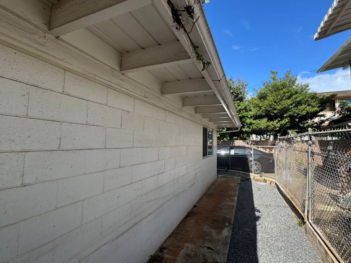 House for rent at 2326 Rose St, Honolulu, HI 96819