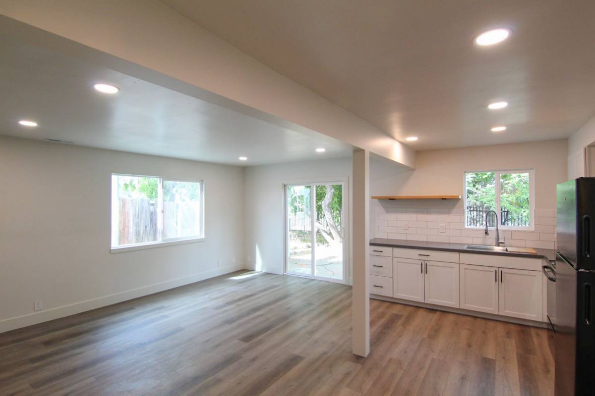 Townhouse for rent at 170 Masonic Ave, Redding, CA 96003