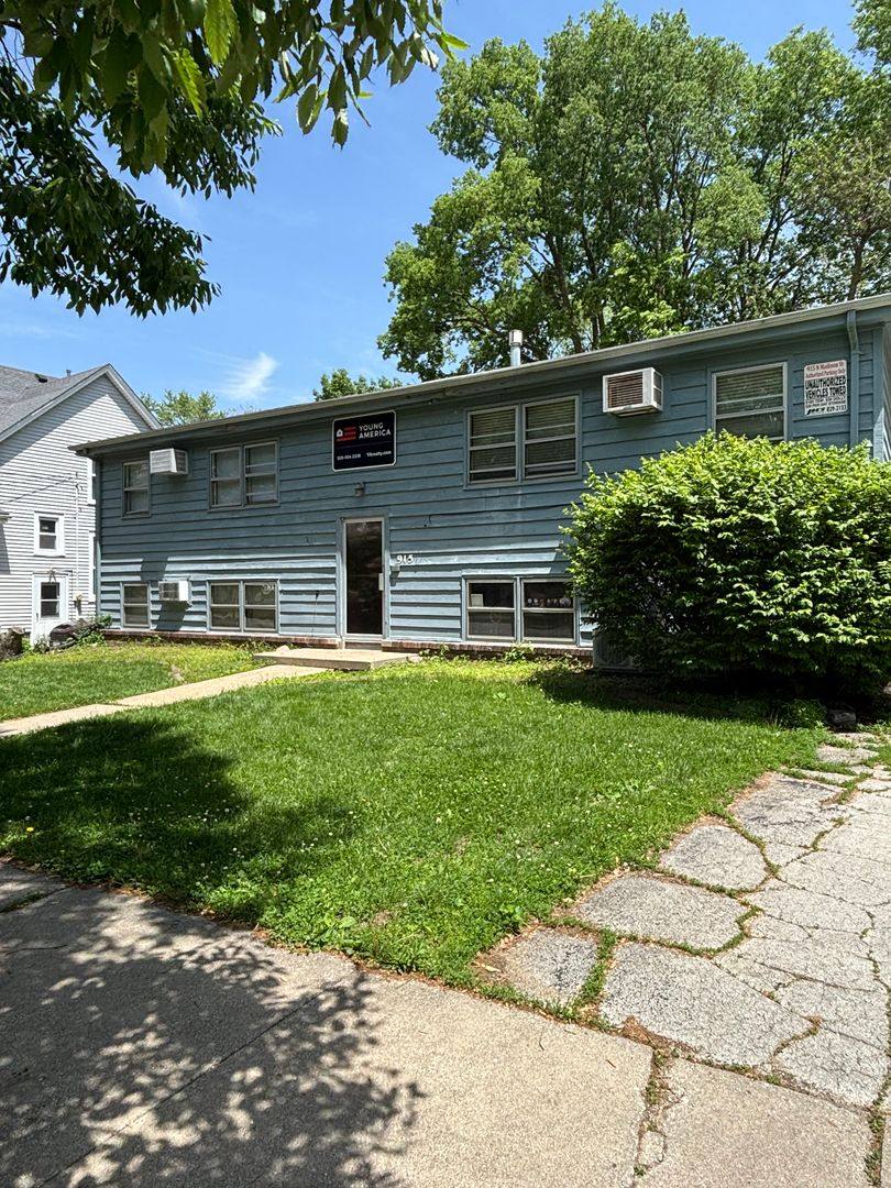 Apartment for rent at 915 N Madison, Bloomington, IL 61701