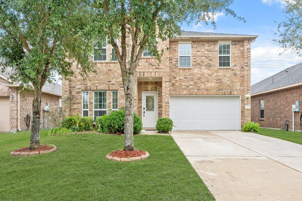 House for rent at 6605 Fallen Breeze Lane, Dickinson, TX 77539