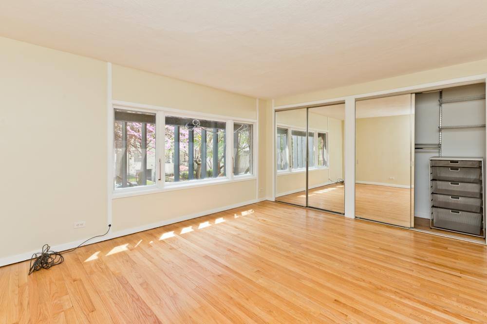 House for rent at 588 W Hawthorne Place #2, Chicago, IL 60657
