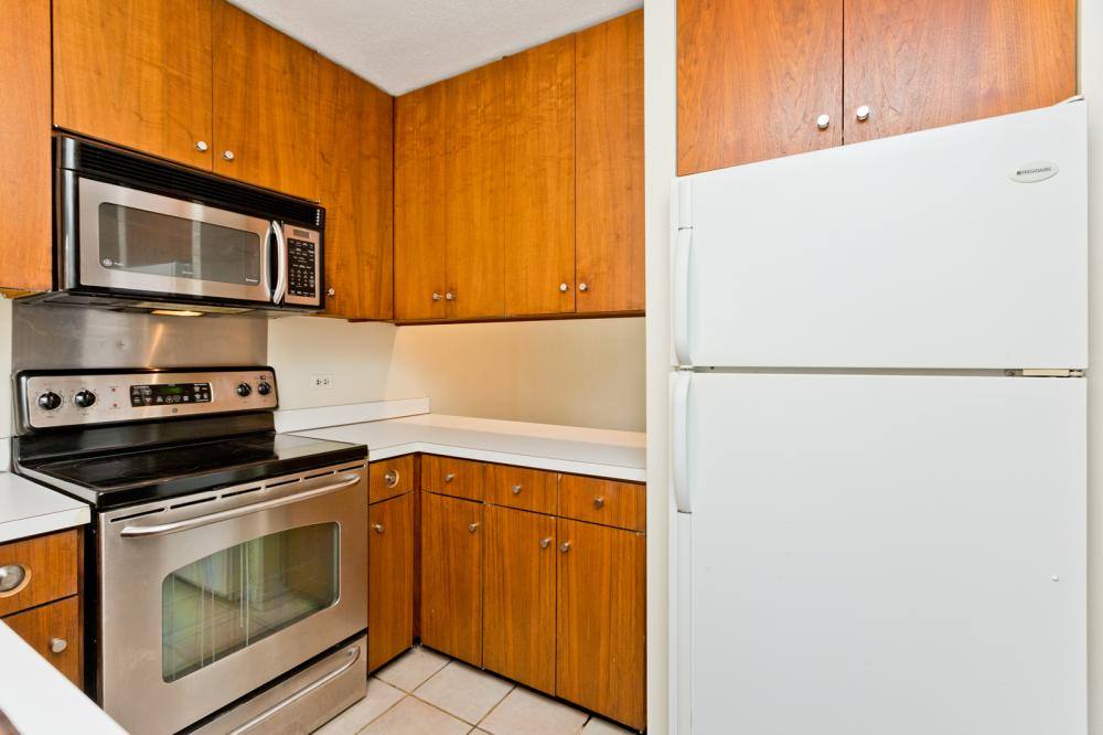 House for rent at 588 W Hawthorne Place #2, Chicago, IL 60657
