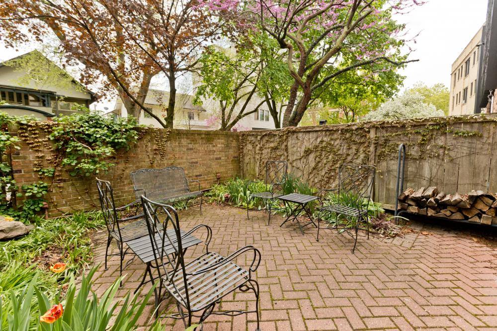 House for rent at 588 W Hawthorne Place #2, Chicago, IL 60657