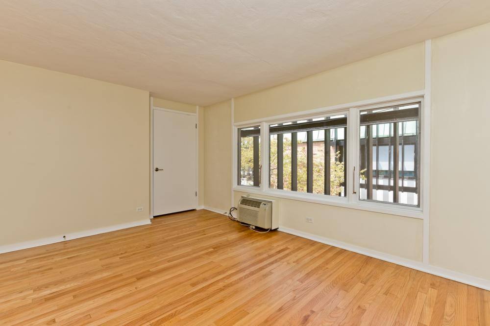 House for rent at 588 W Hawthorne Place #2, Chicago, IL 60657