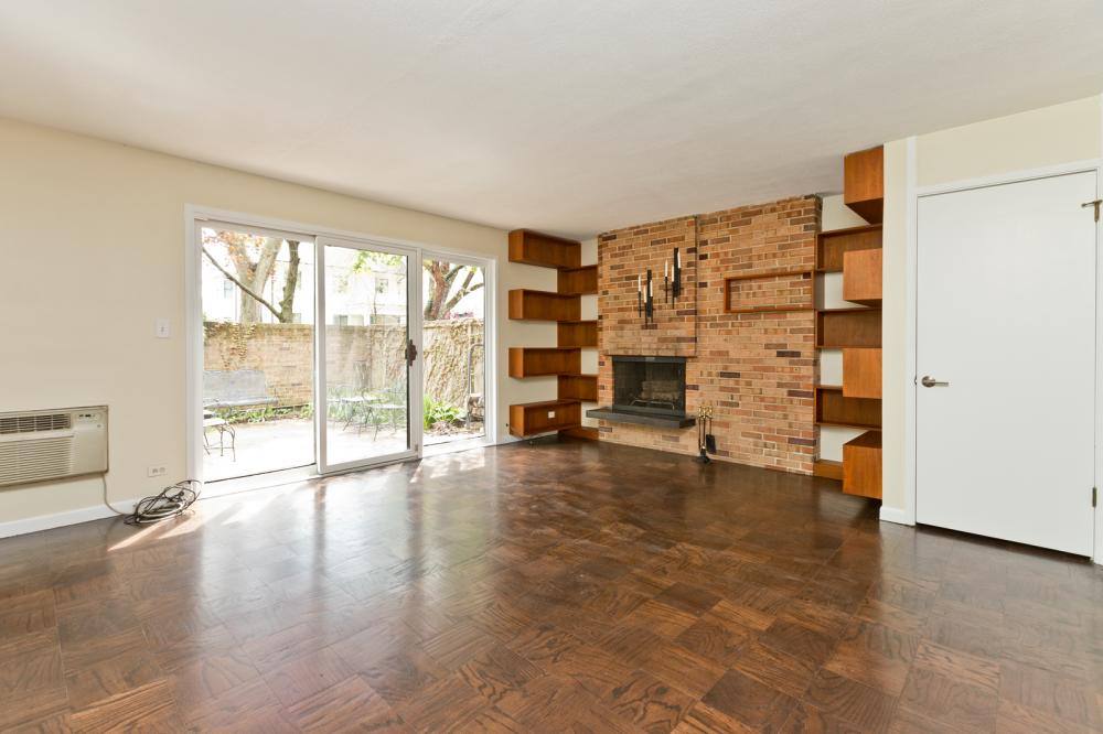 House for rent at 588 W Hawthorne Place #2, Chicago, IL 60657