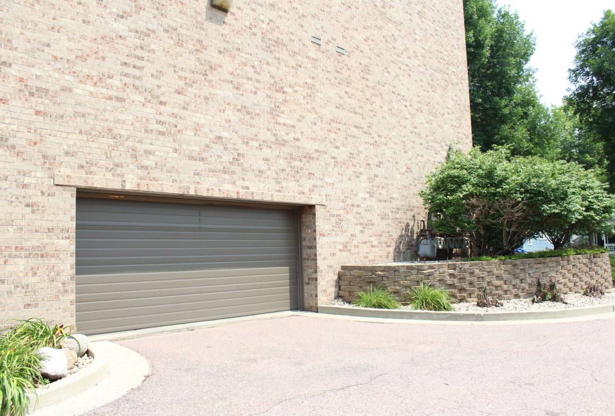 Apartment for rent at 647 S Main Ave, Sioux Falls, SD 57104