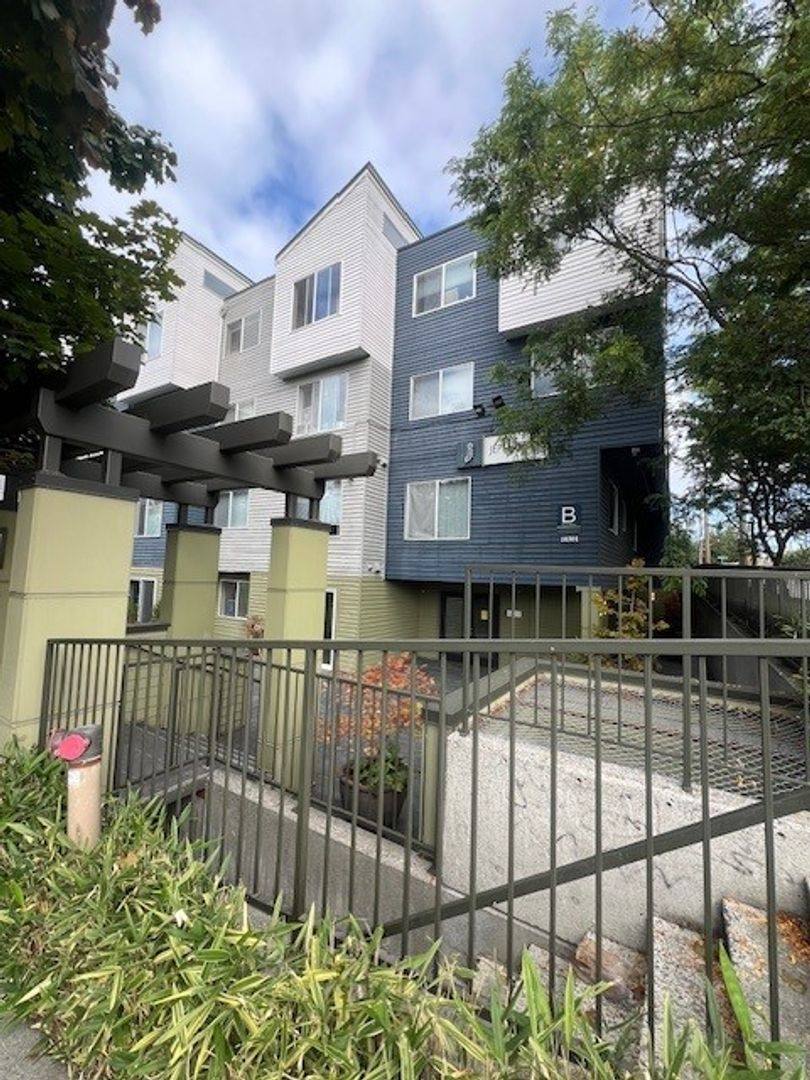 Apartment for rent at 10301 Greenwood Ave N, Seattle, WA 98133