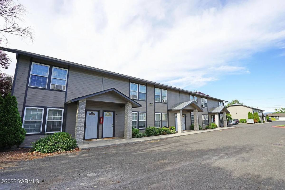 Apartment for rent at 1005 S 48th Ave, Yakima, WA 98908