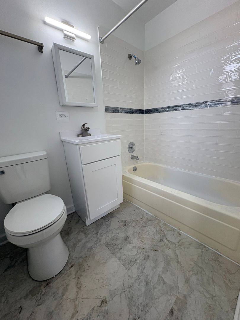 Apartment for rent at 5500 W Washington Blvd, Chicago, IL 60644