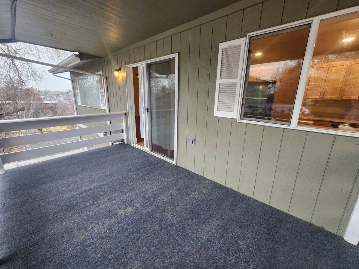 Apartment for rent at 115 117 119 121 & 135 137 139 141 NE Pine St, Madras, OR 97741