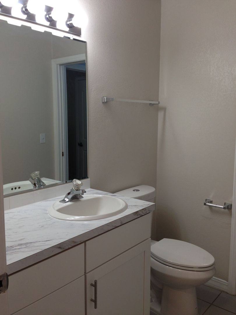 Apartment for rent at 115 117 119 121 & 135 137 139 141 NE Pine St, Madras, OR 97741