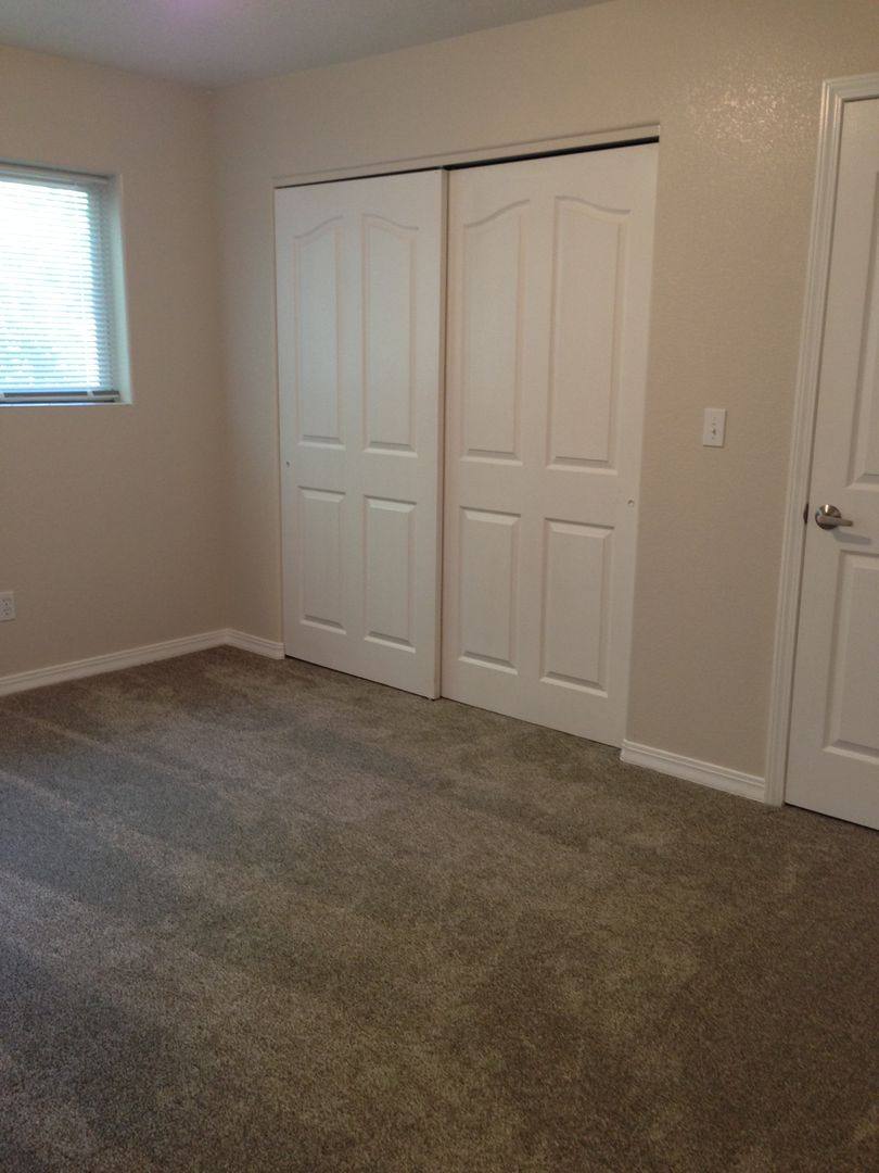 Apartment for rent at 115 117 119 121 & 135 137 139 141 NE Pine St, Madras, OR 97741