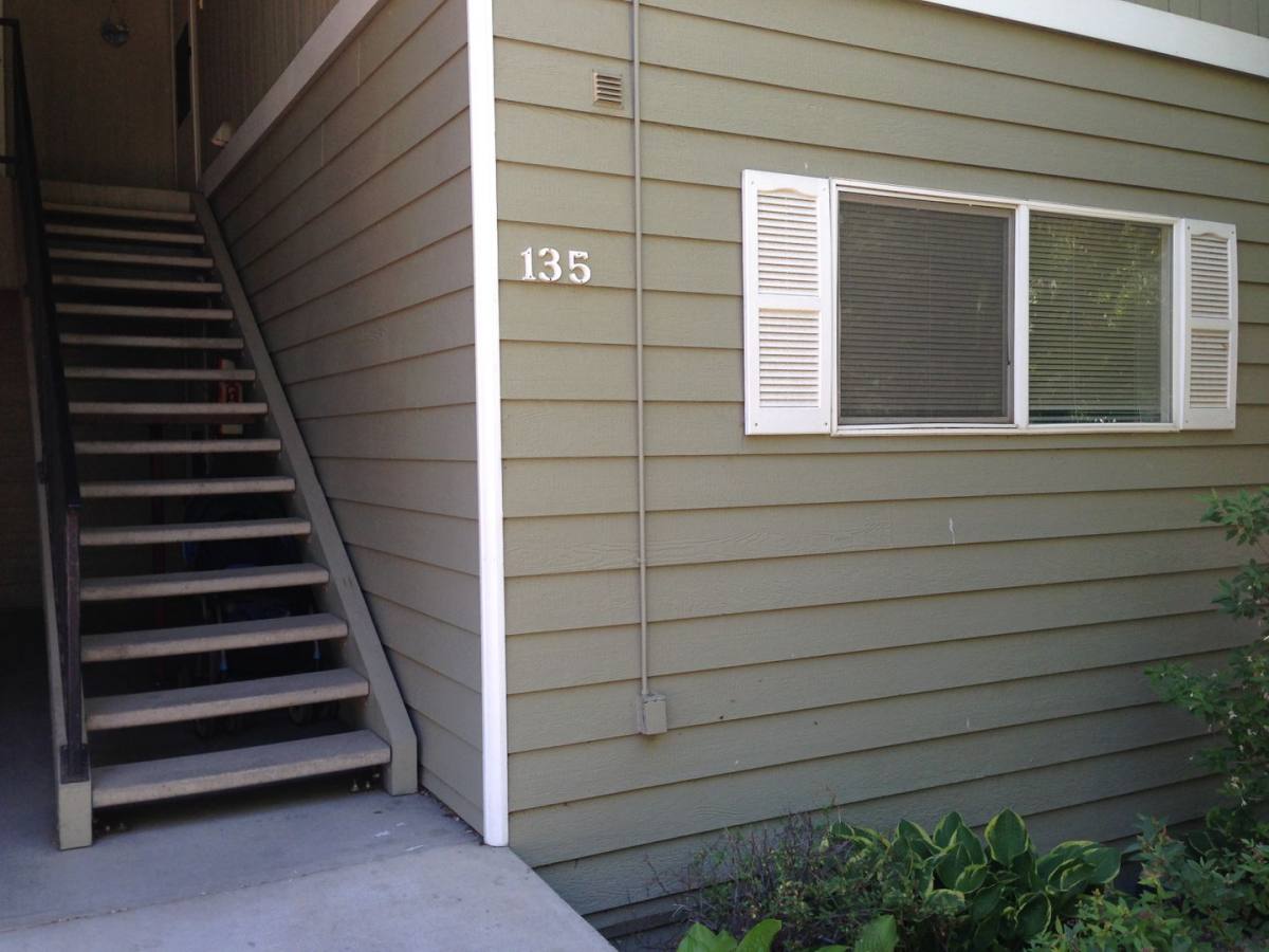 Apartment for rent at 115 117 119 121 & 135 137 139 141 NE Pine St, Madras, OR 97741