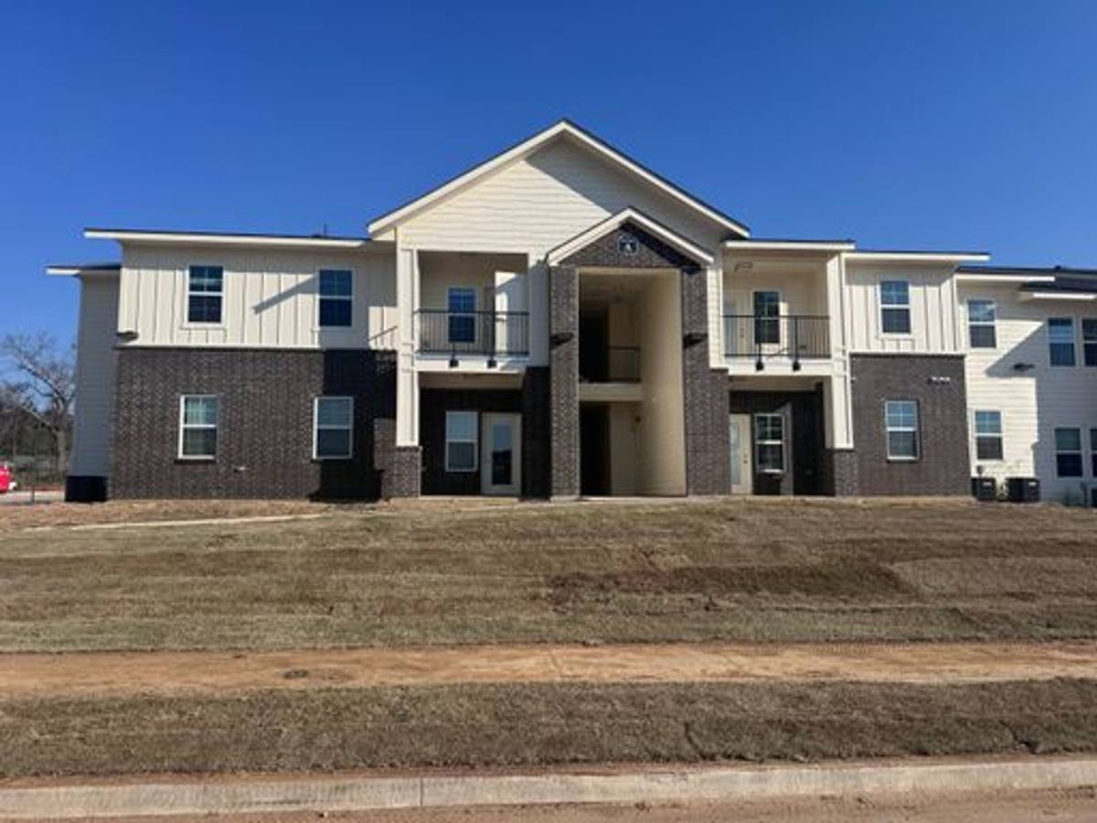 Apartment for rent at 52 Lindenwoods Dr, Durant, OK 74701