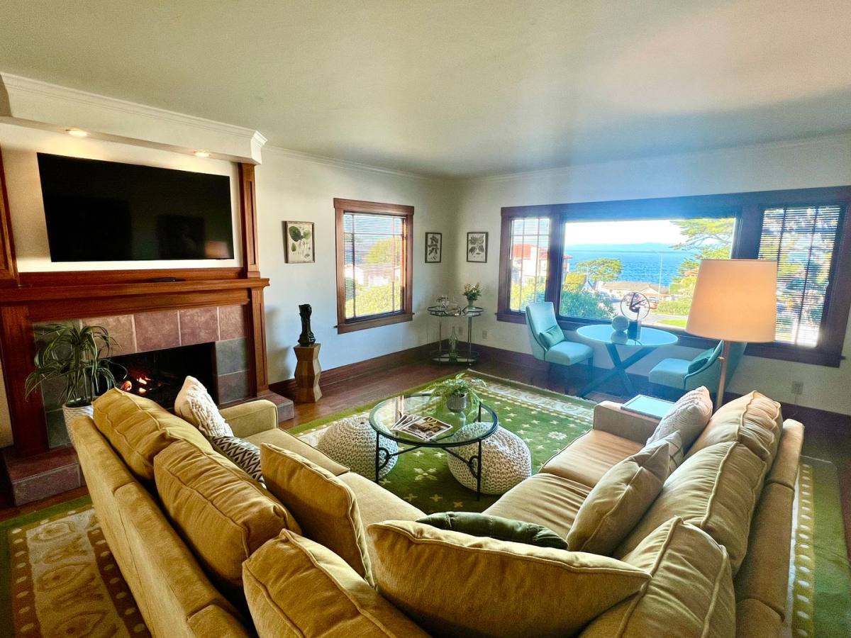 Apartment for rent at 189 Central Ave, Pacific Grove, CA 93950