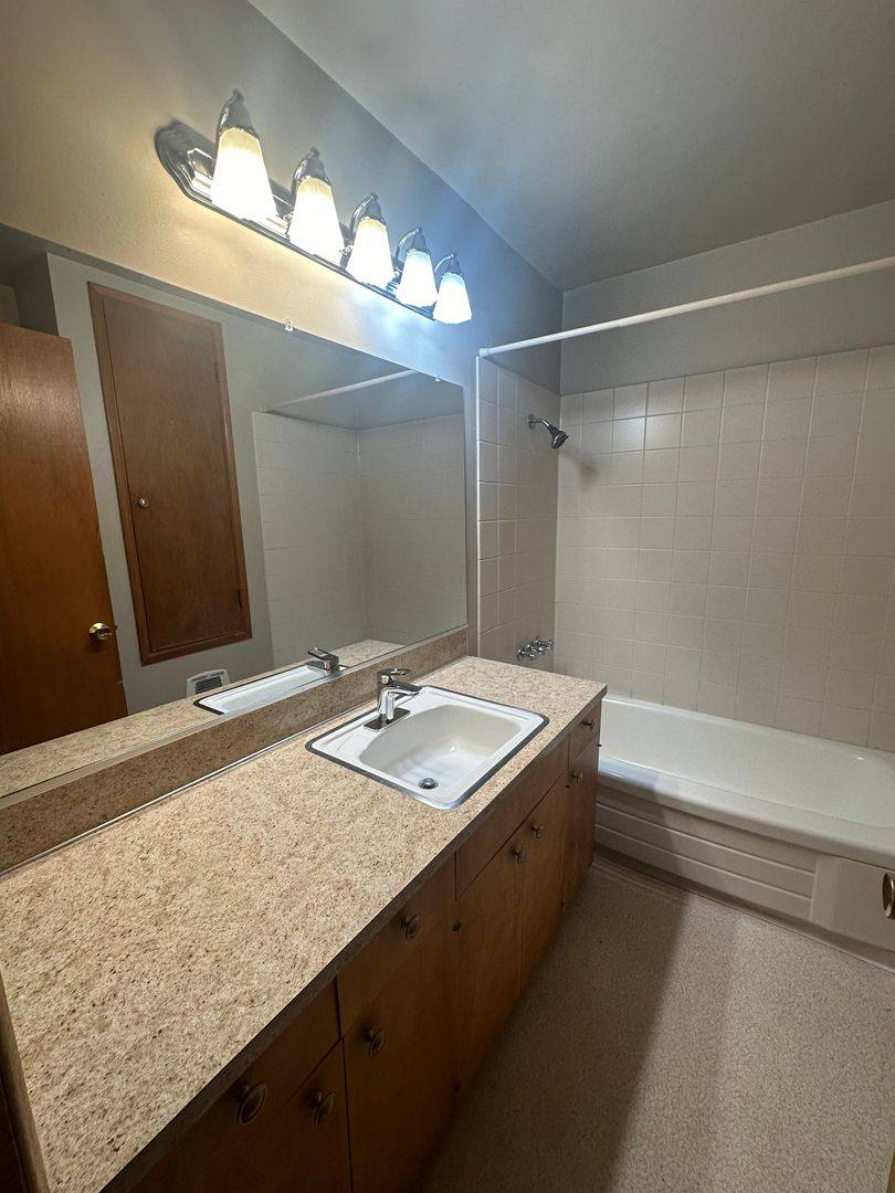 Apartment for rent at 1566-76 Irving Ave, Astoria, OR 97103