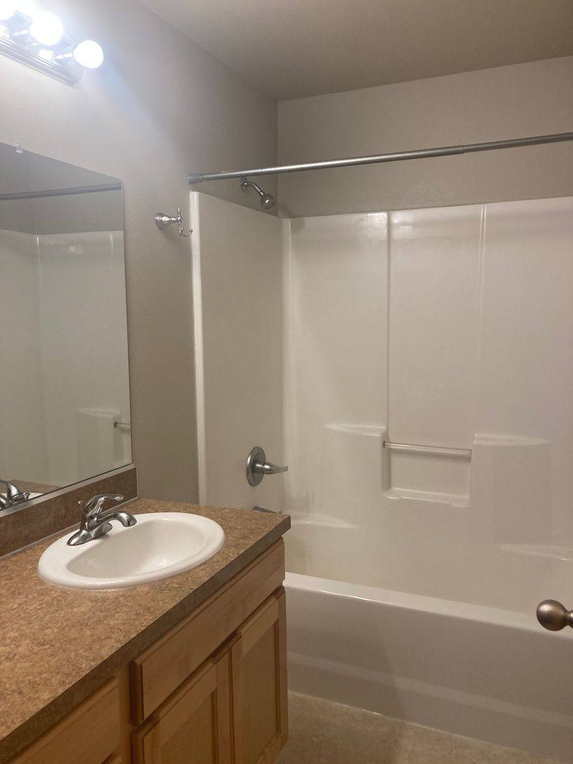 Apartment for rent at 1566-76 Irving Ave, Astoria, OR 97103
