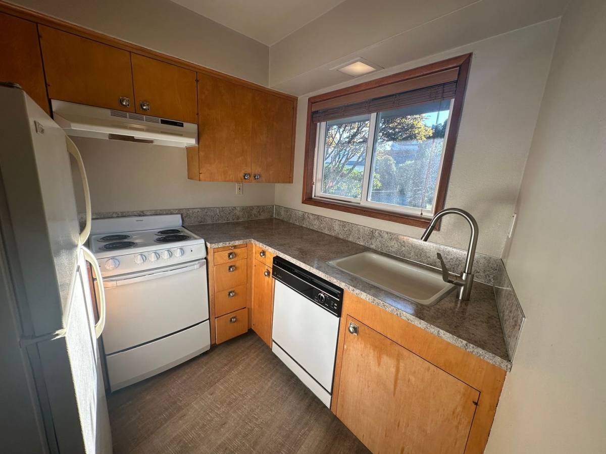 Apartment for rent at 1566-76 Irving Ave, Astoria, OR 97103