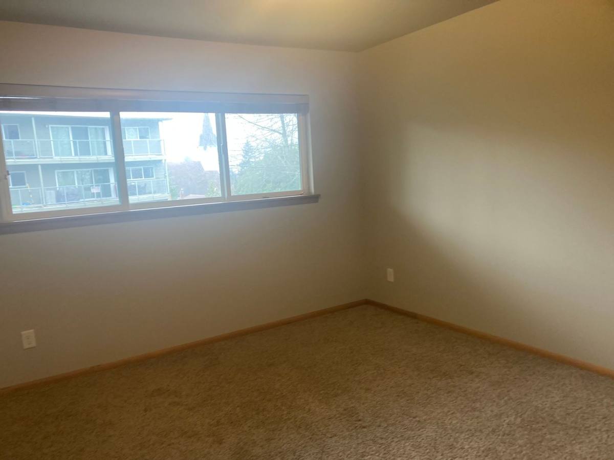 Apartment for rent at 1566-76 Irving Ave, Astoria, OR 97103