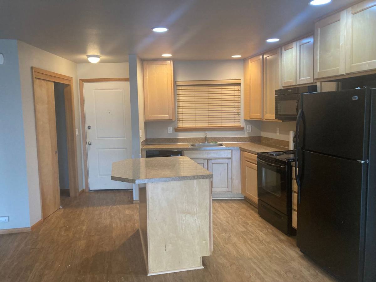 Apartment for rent at 1566-76 Irving Ave, Astoria, OR 97103