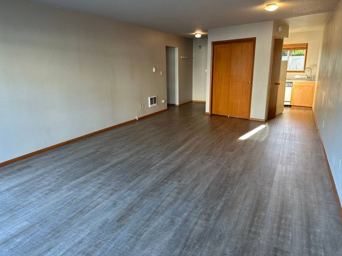 Apartment for rent at 1566-76 Irving Ave, Astoria, OR 97103