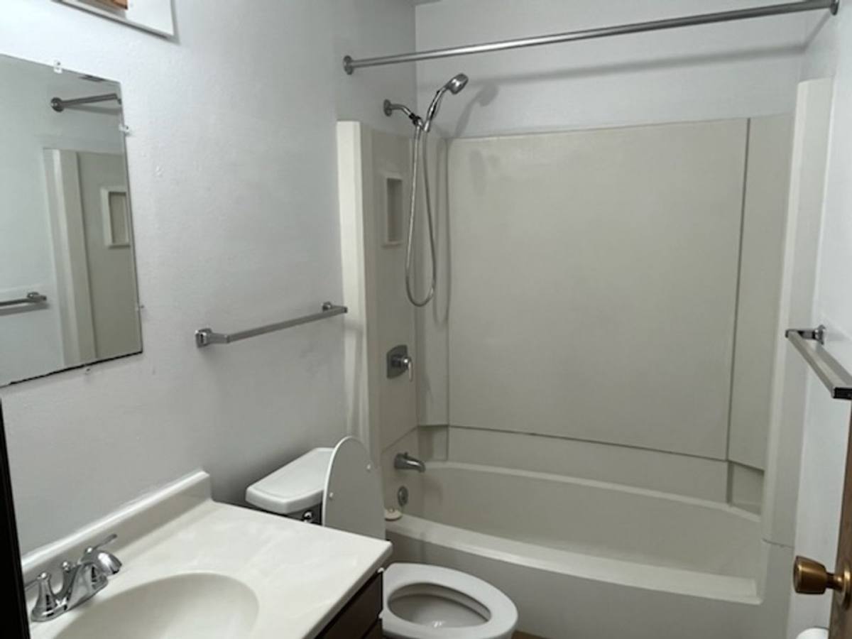 Apartment for rent at 902 & 904 9th St, Britton, SD 57430