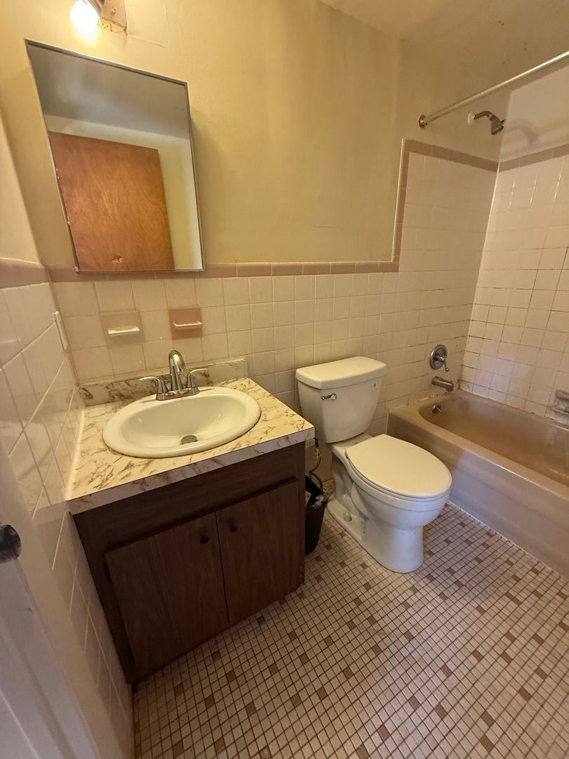 Apartment for rent at 139 S State Rd, Upper Darby, PA 19082