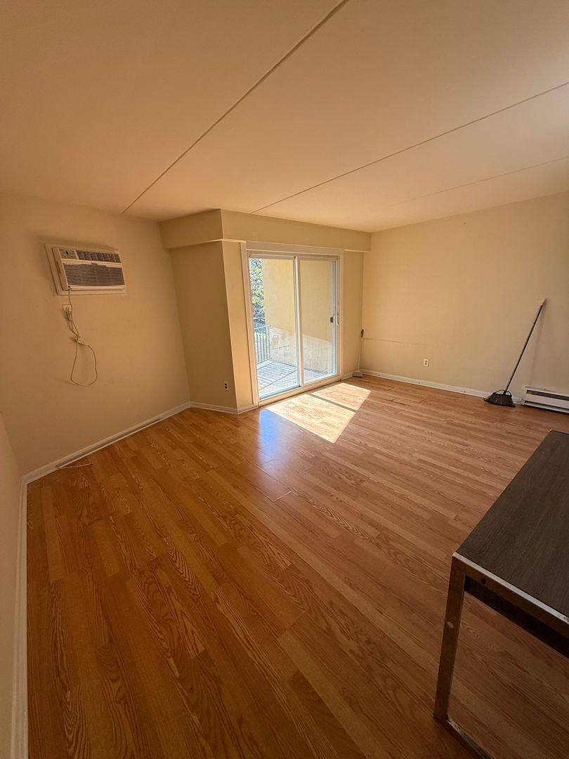 Apartment for rent at 139 S State Rd, Upper Darby, PA 19082