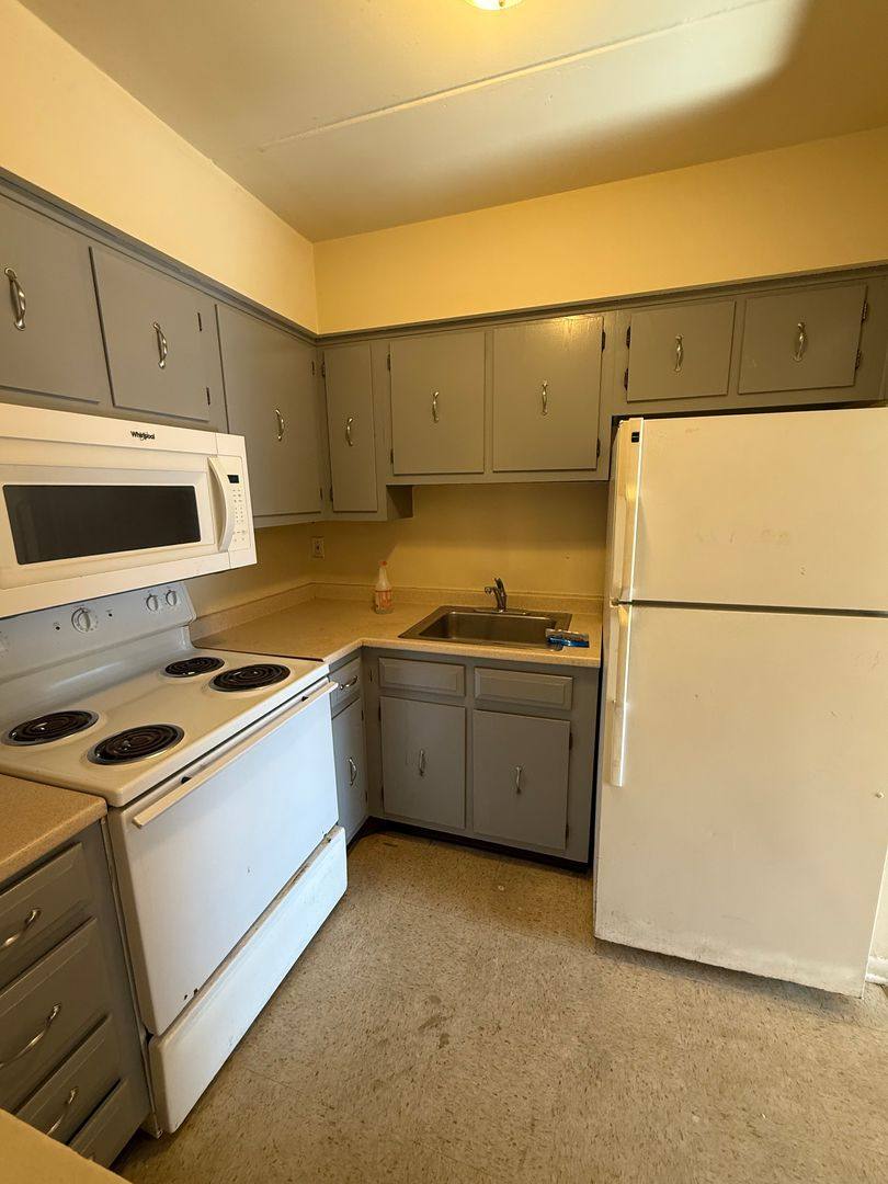Apartment for rent at 139 S State Rd, Upper Darby, PA 19082