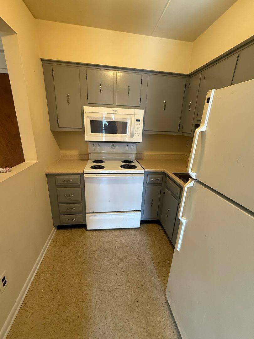 Apartment for rent at 139 S State Rd, Upper Darby, PA 19082