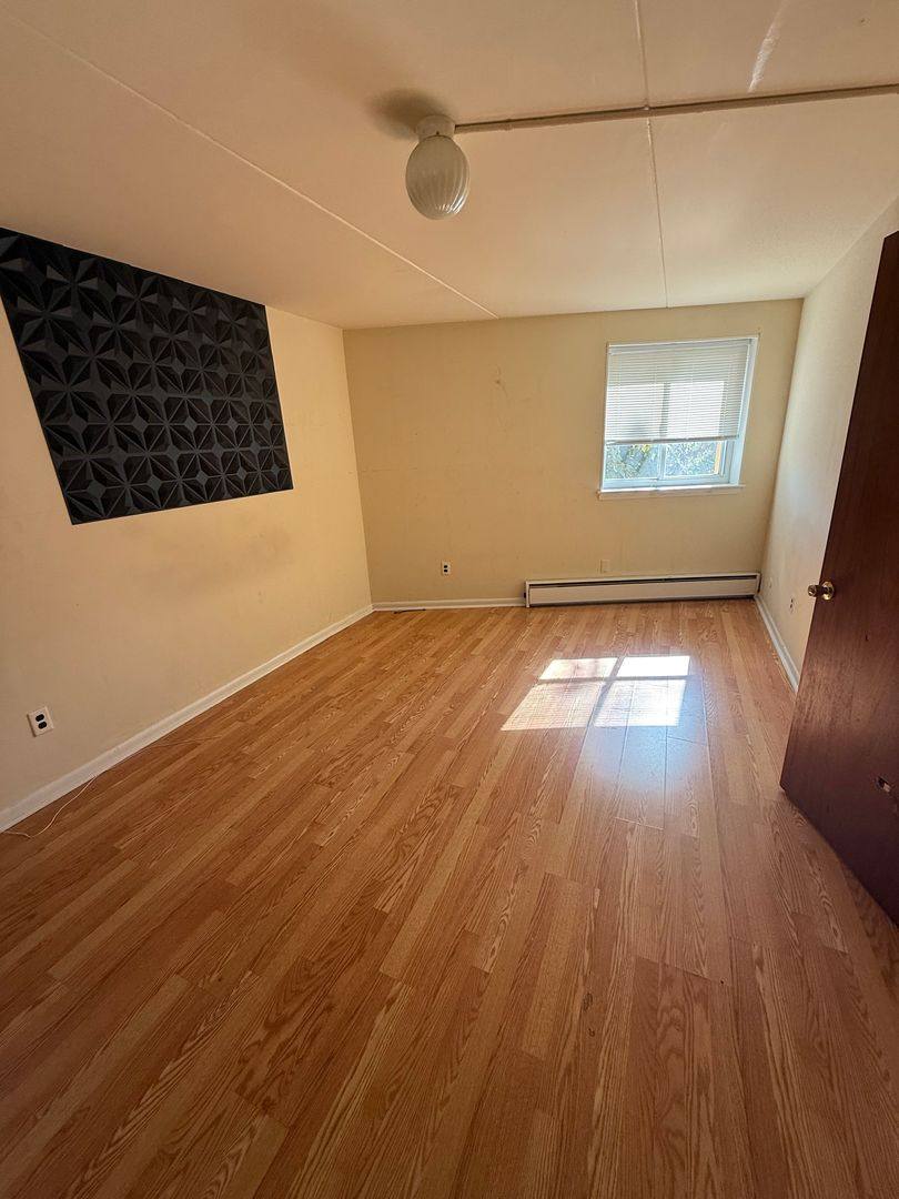 Apartment for rent at 139 S State Rd, Upper Darby, PA 19082