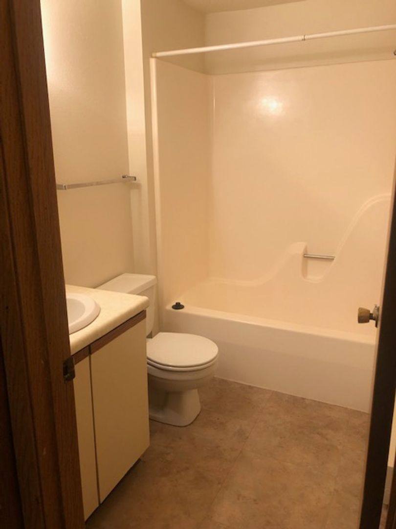 Condo for rent at 810 - 920 Benton Dr, Iowa City, IA 52246