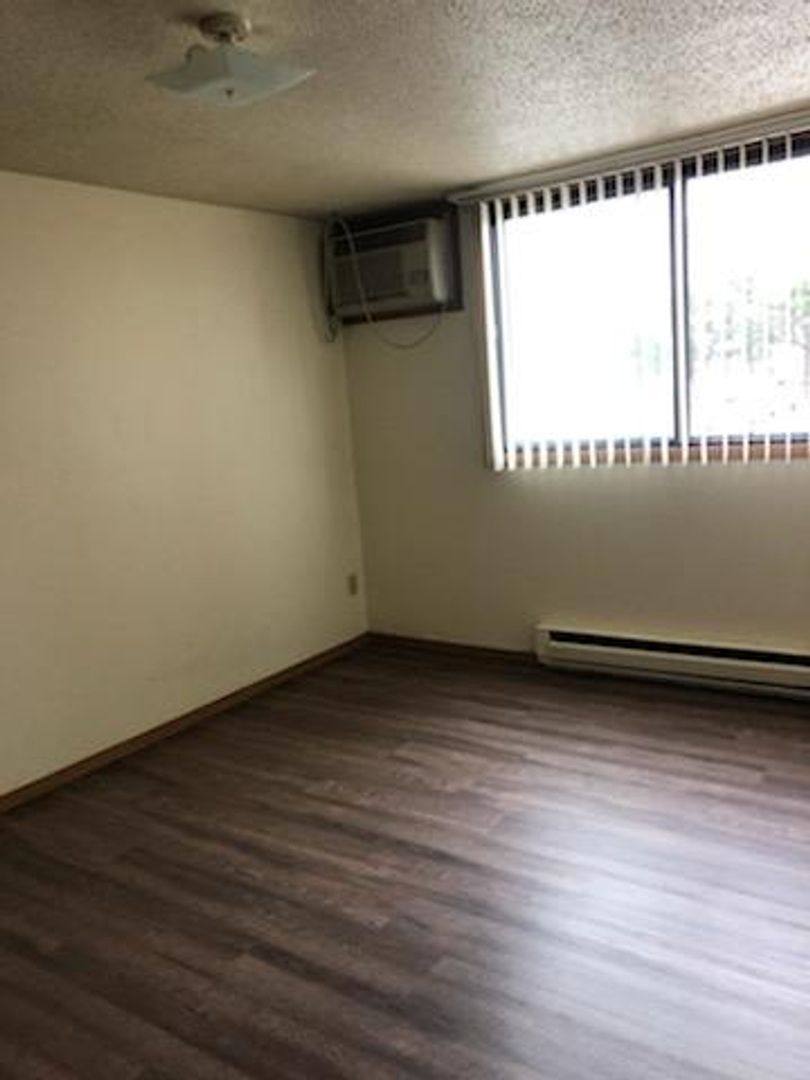 Condo for rent at 810 - 920 Benton Dr, Iowa City, IA 52246