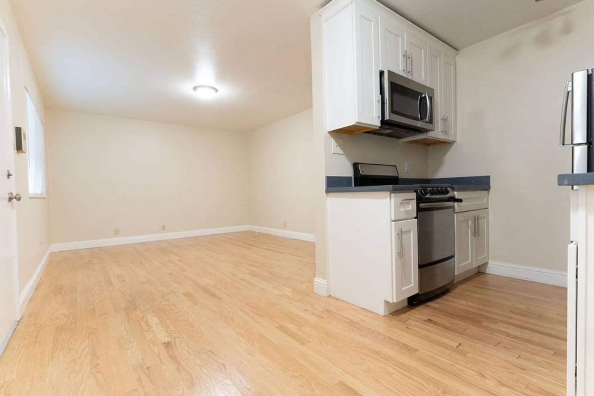 Apartment for rent at 200 E 15th St, Oakland, CA 94606