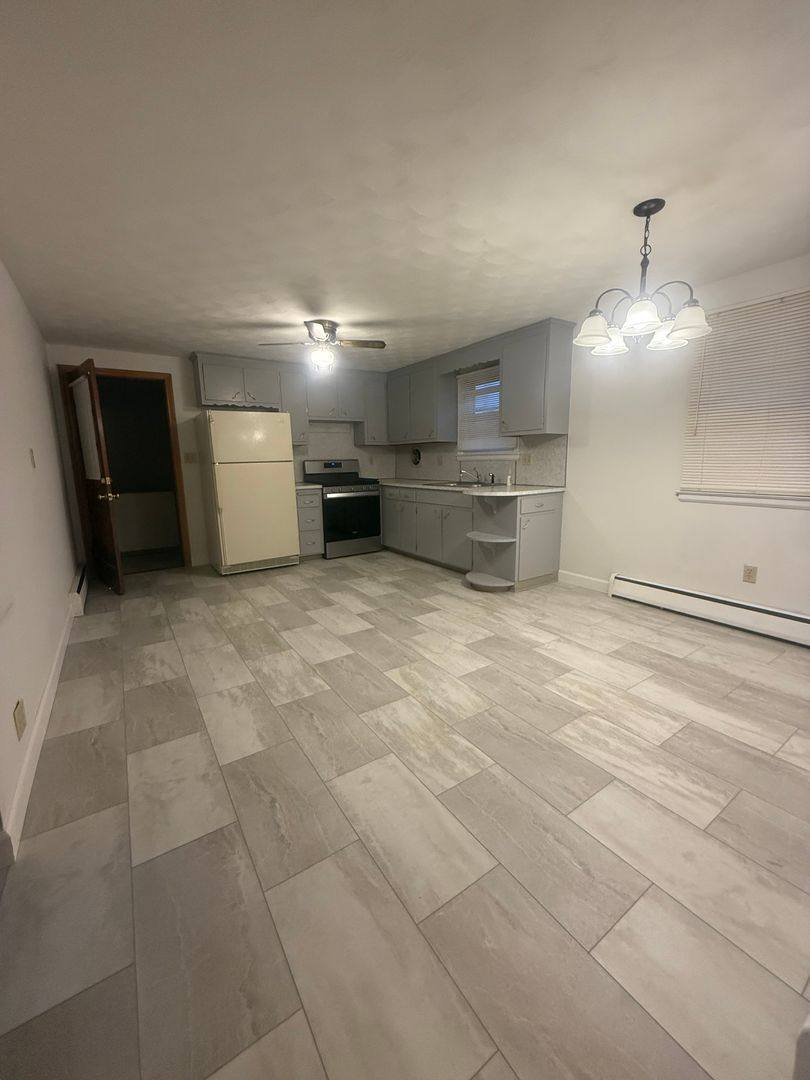 Apartment for rent at 250 Oakland Ave, New Britain, CT 06053