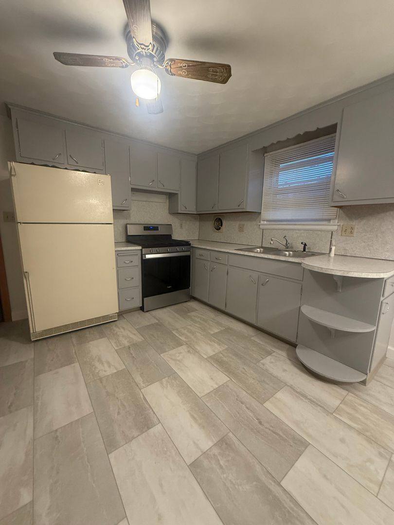 Apartment for rent at 250 Oakland Ave, New Britain, CT 06053