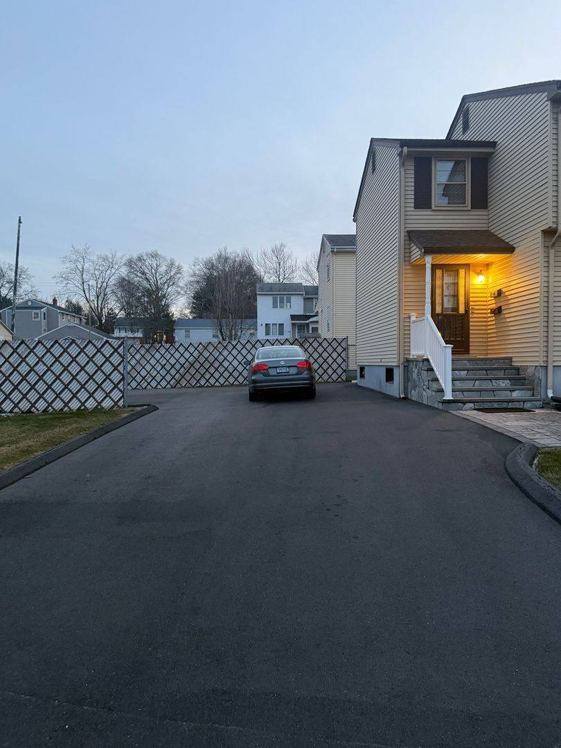 Apartment for rent at 250 Oakland Ave, New Britain, CT 06053