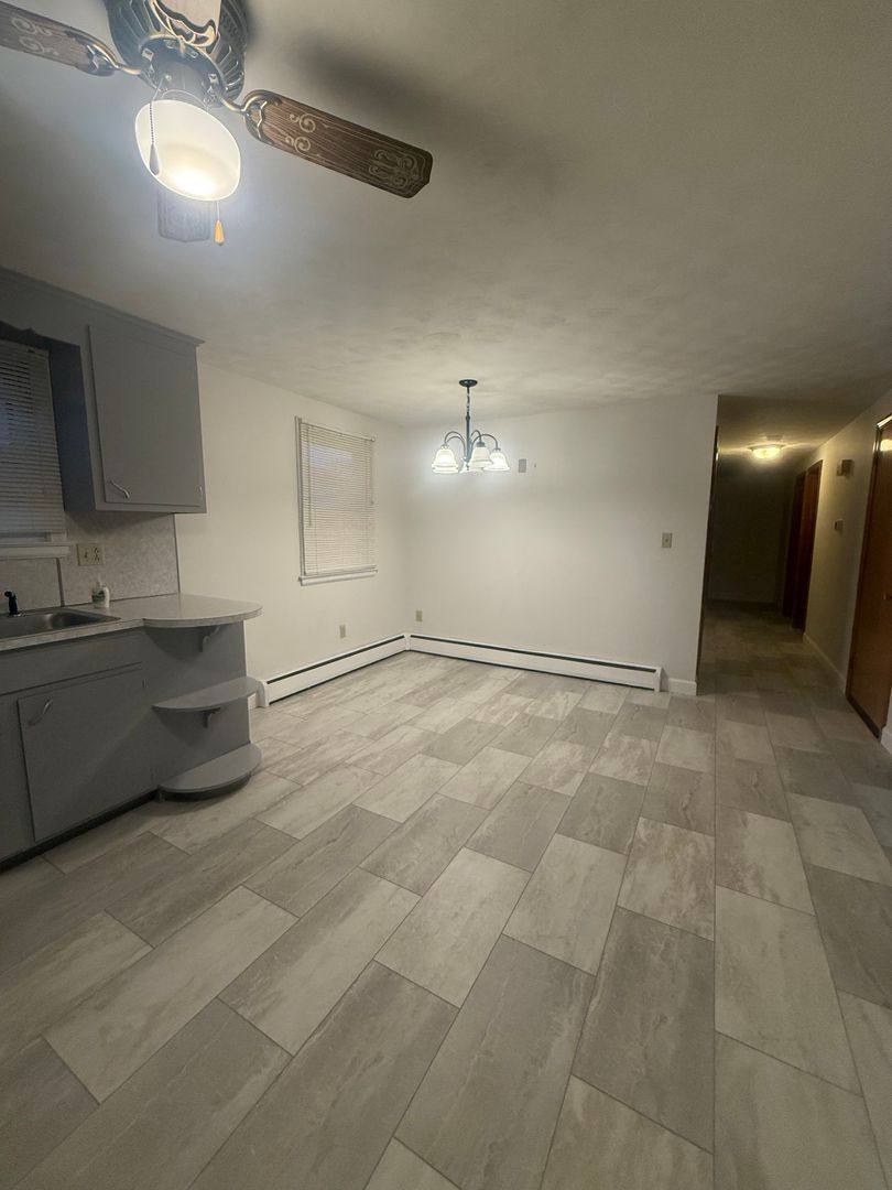 Apartment for rent at 250 Oakland Ave, New Britain, CT 06053