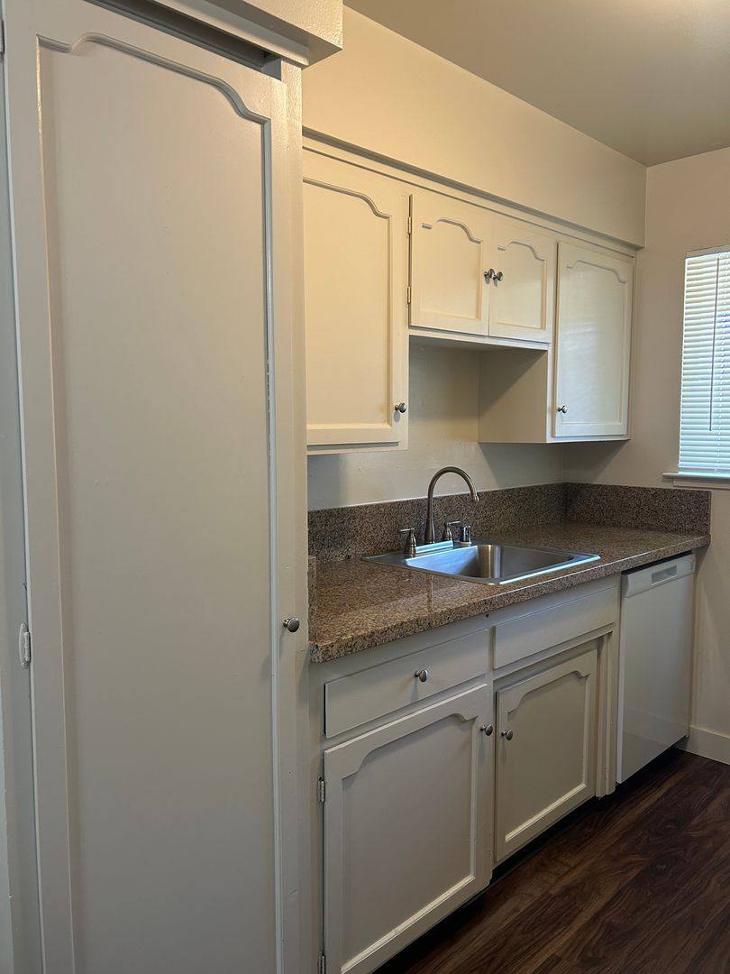Apartment for rent at 1213 Norwegian Ave, Modesto, CA 95350