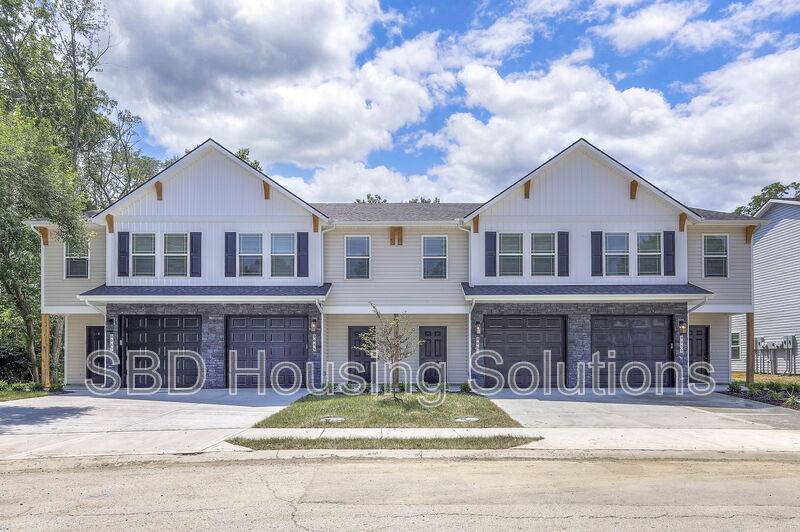 Townhouse for rent at 9003 E 85th Place, Kansas City, MO 64138