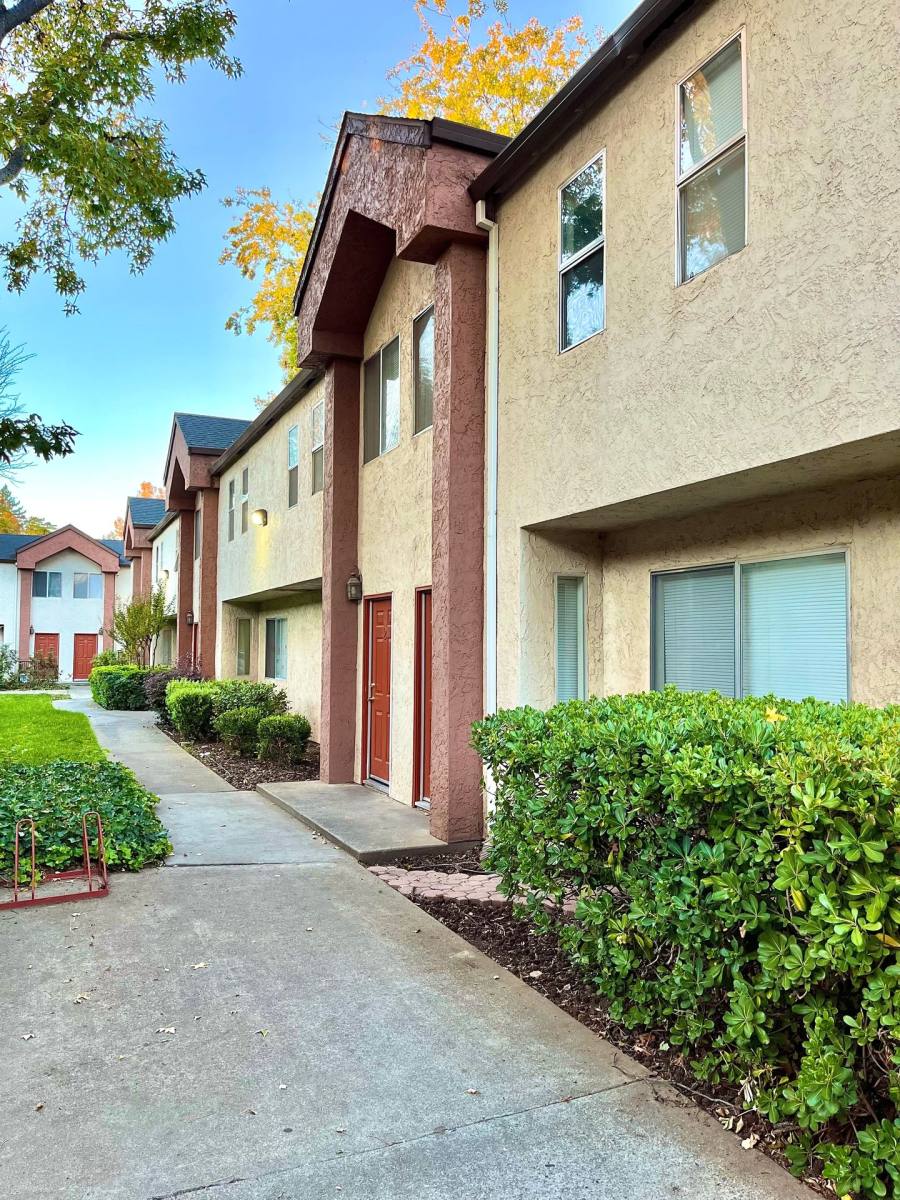 Townhouse for rent at 704 W 2nd Ave, Chico, CA 95926