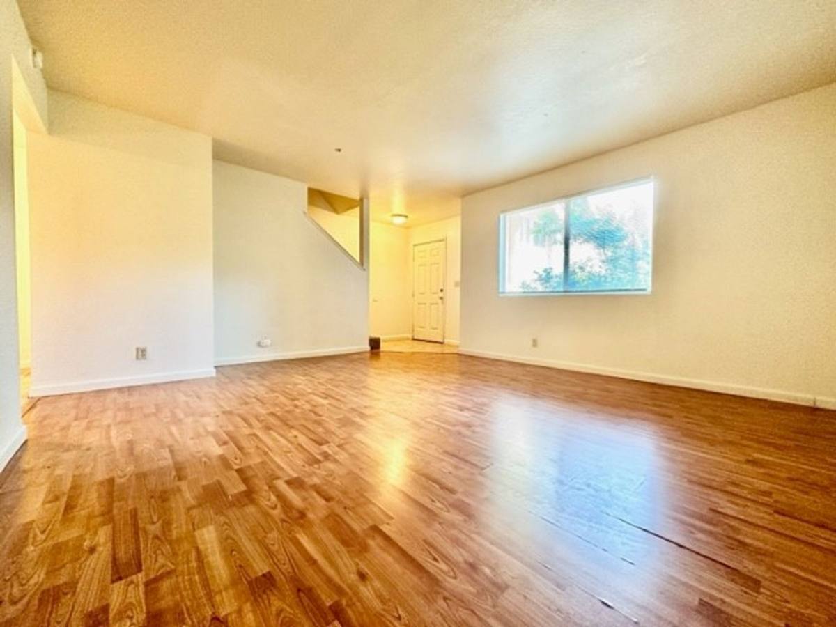 Townhouse for rent at 704 W 2nd Ave, Chico, CA 95926