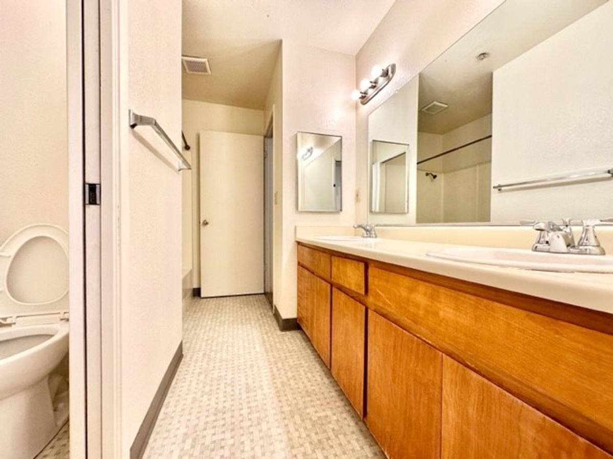 Townhouse for rent at 704 W 2nd Ave, Chico, CA 95926