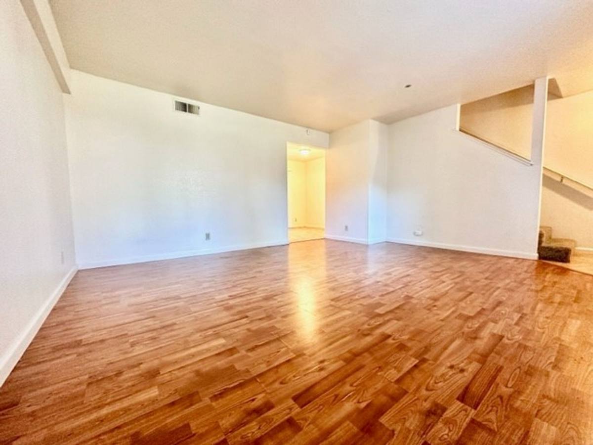 Townhouse for rent at 704 W 2nd Ave, Chico, CA 95926